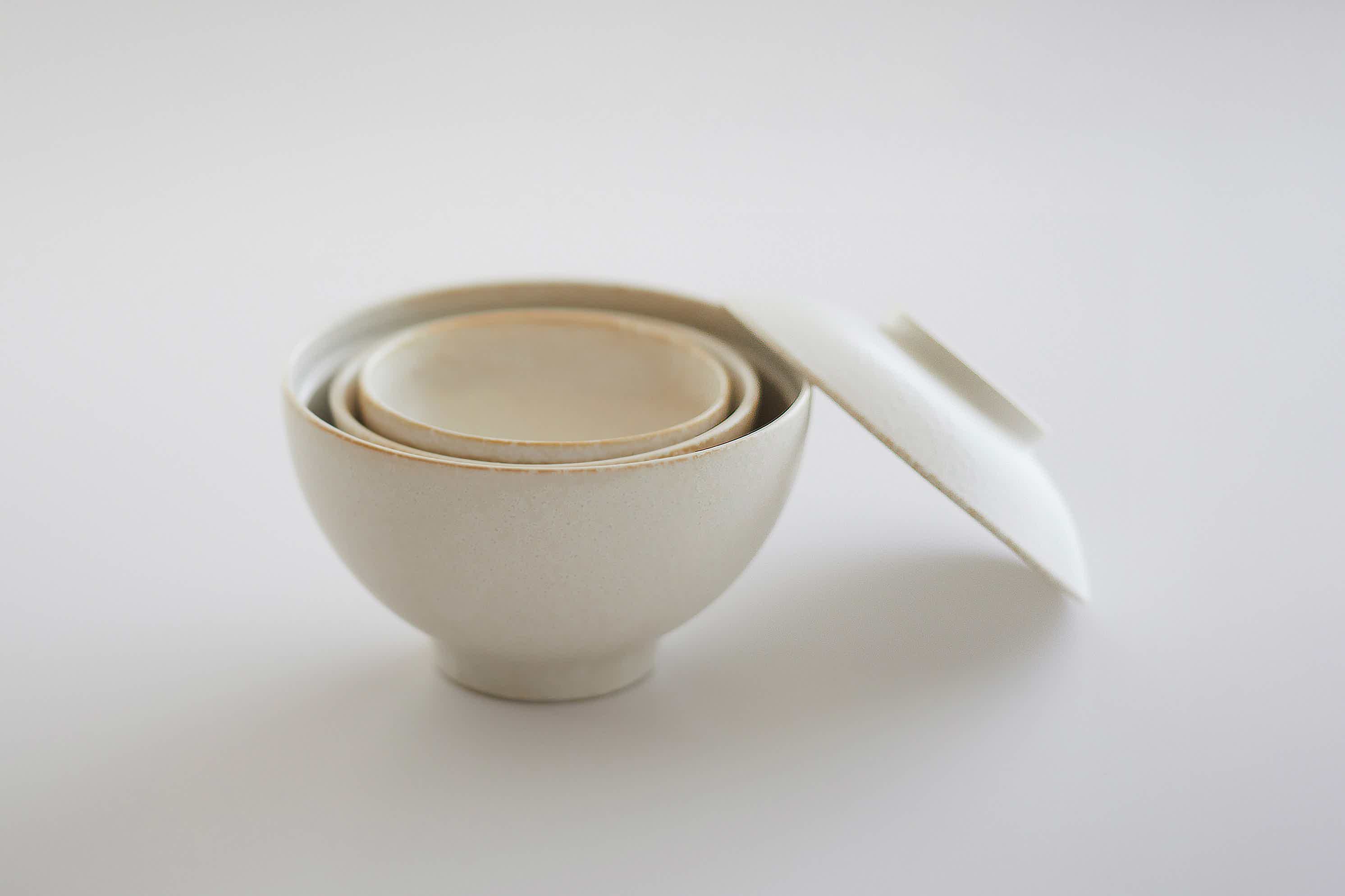 中国 無地輪花碗　f2250218 中国 無地輪花碗 f2250218 美術品・アンティーク・コレクション